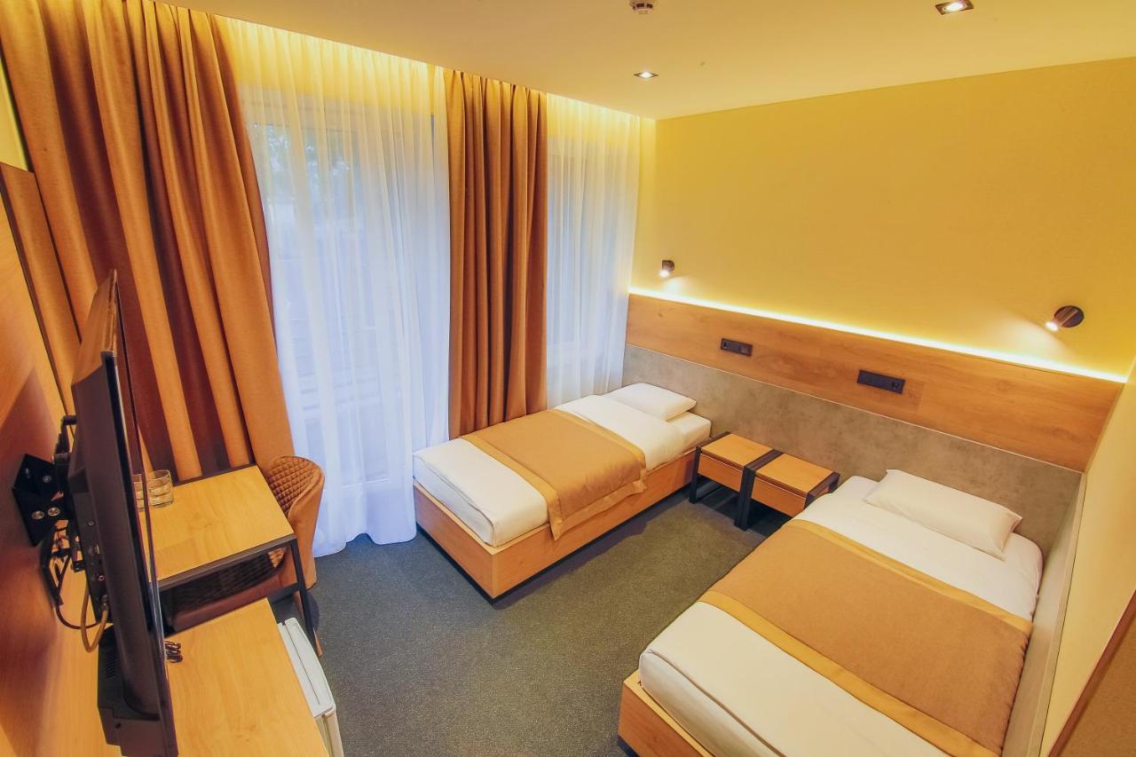 Sport Hotel 1 チェルカースィ エクステリア 写真