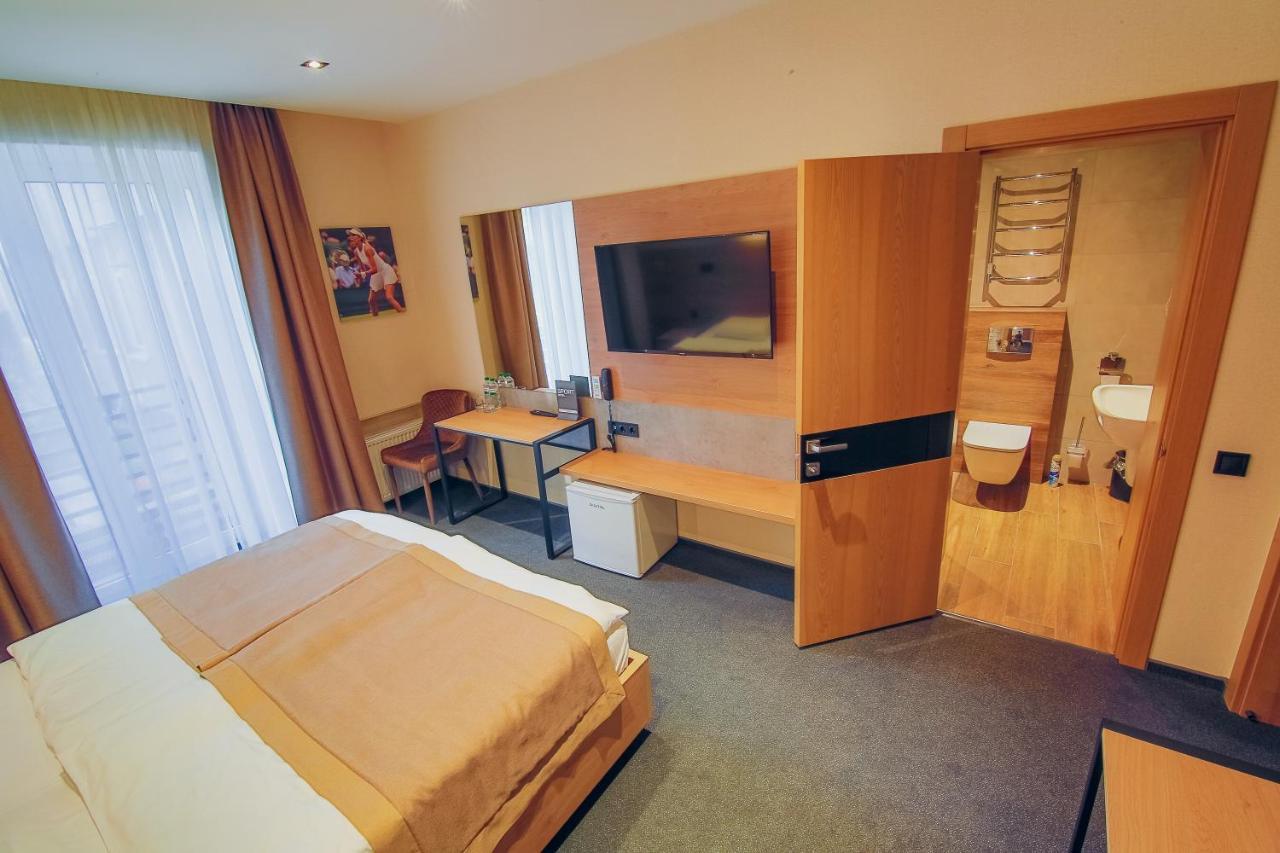 Sport Hotel 1 チェルカースィ エクステリア 写真