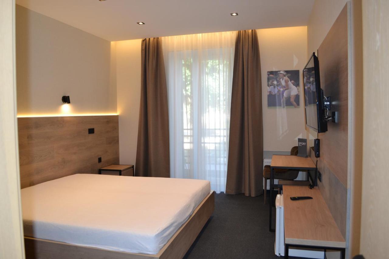 Sport Hotel 1 チェルカースィ エクステリア 写真