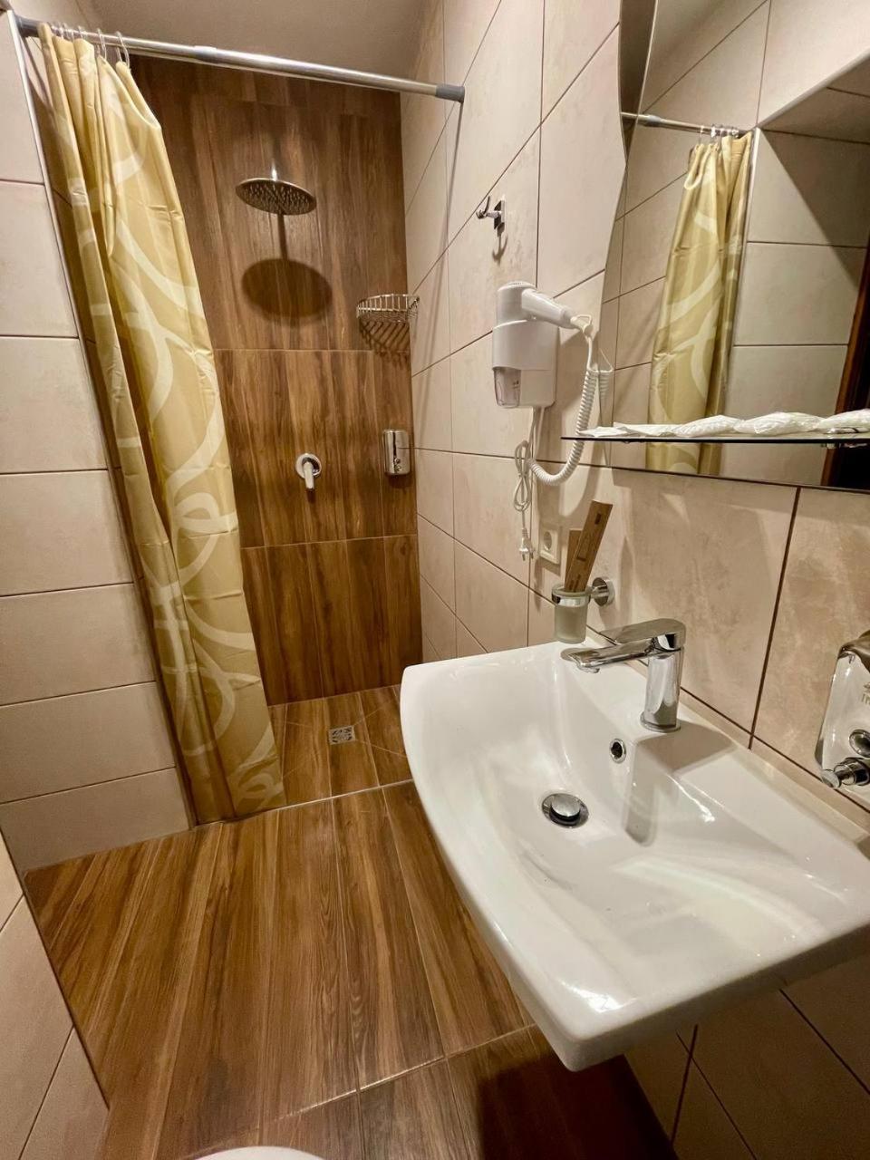 Sport Hotel 1 チェルカースィ エクステリア 写真
